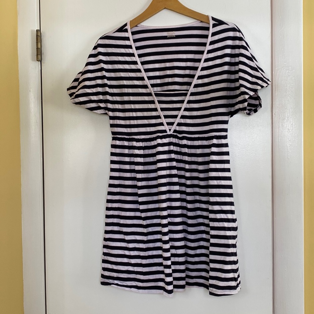 Cute women’s summer dress with tie in the back